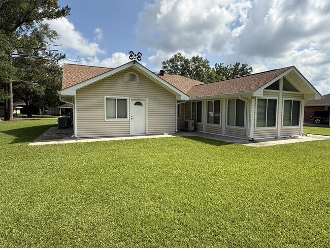 Building Photo - 17340 Vutera Dr