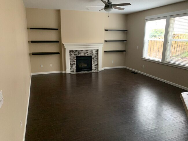 Building Photo - 15791 SE Jansik Ct
