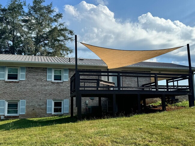 Building Photo - 3175 Street Dr