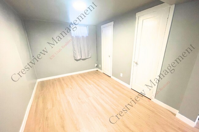 Building Photo - 1168 E 800 S