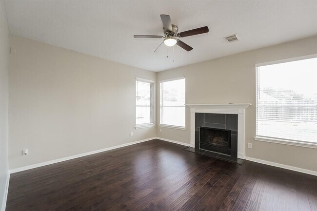 Building Photo - 20426 Drakewood Dr