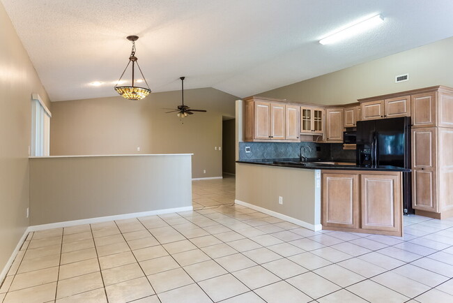 Building Photo - 9970 Robins Nest Rd