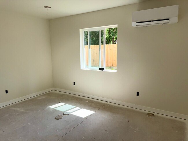 Foto del edificio - New Construction! Three Units Coming Soon ...