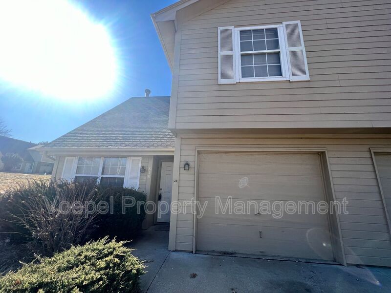 810 SW Pinebrook Village Ct, Blue Springs, MO 64015 House Rental in