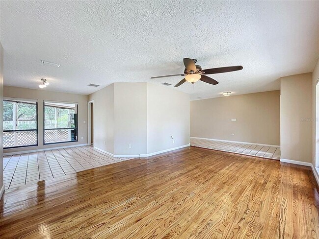 Building Photo - 951 Versailles Cir