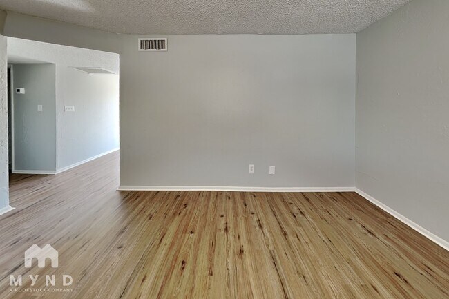 Foto del edificio - 10716 N Arapaho Dr