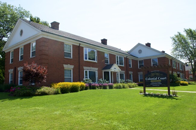 Building Photo - Colonial Court Apartments