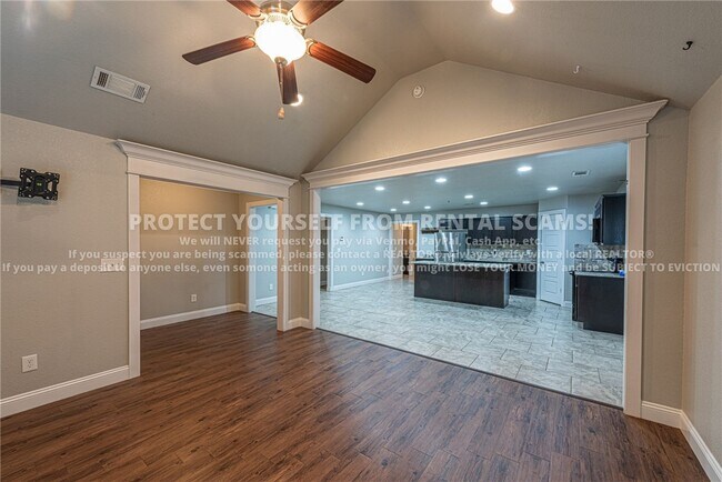 Foto del edificio - 3702 S W Capstone Ave