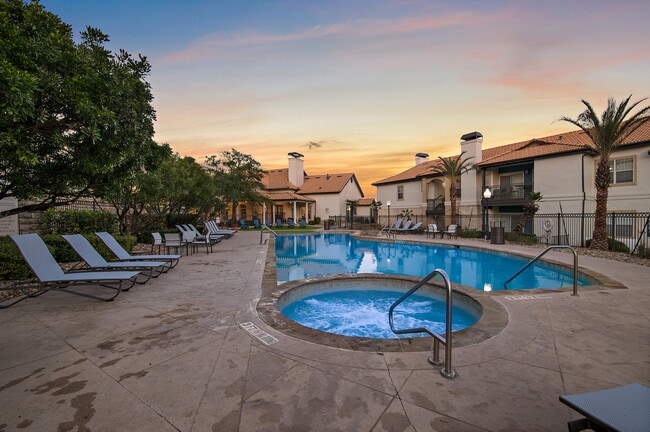 Resort Style Swimming Pool - Toscana at Sonterra