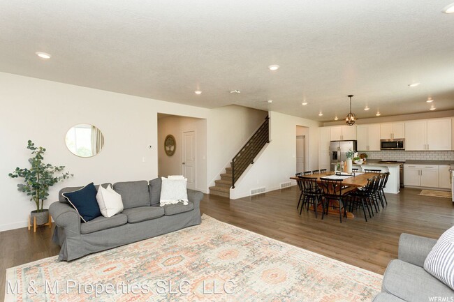 Building Photo - 6 br, 3.5 bath House - 4301 E Harvest Crop Dr