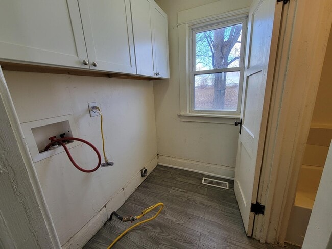 Building Photo - 2453A Mound Rd