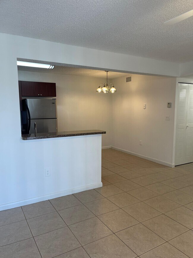 Foto del edificio - 200 Palm Cir W