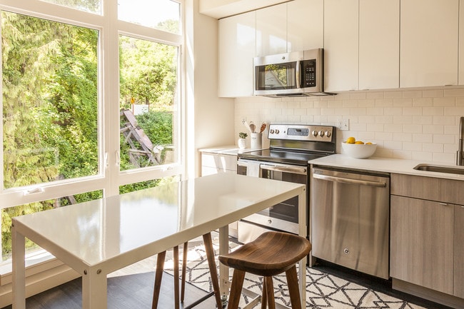 Building Photo - Welcome to Dexter Hayes! Modern convenienc...
