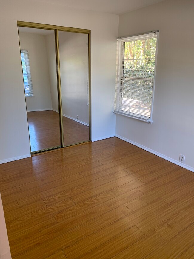 Foto del edificio - 10760 Russett Ave