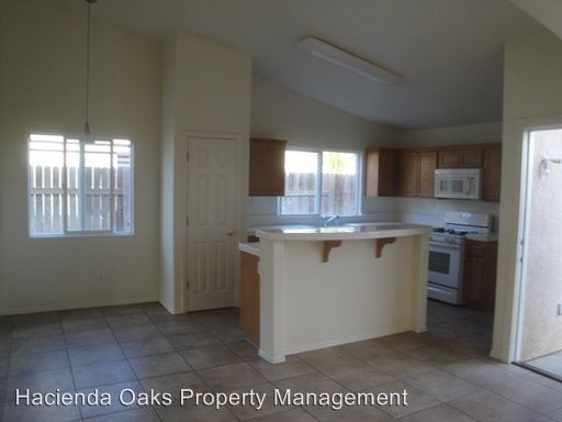 Foto del edificio - 2434 Bentley Ave
