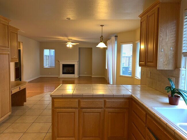 Building Photo - 9510 Saddler Dr