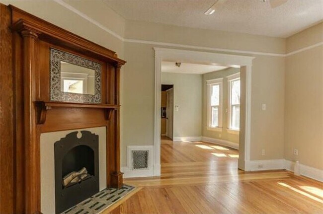 Photo - Big Character. Smart Size. Walk to Switchback. Apartment