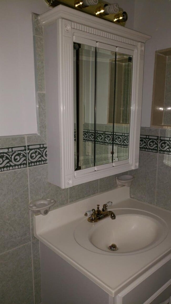 Building Photo - 2675 W 66th St