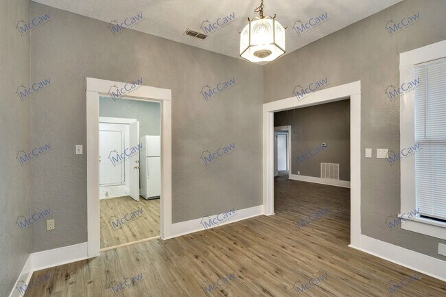 Building Photo - 2305 9th St