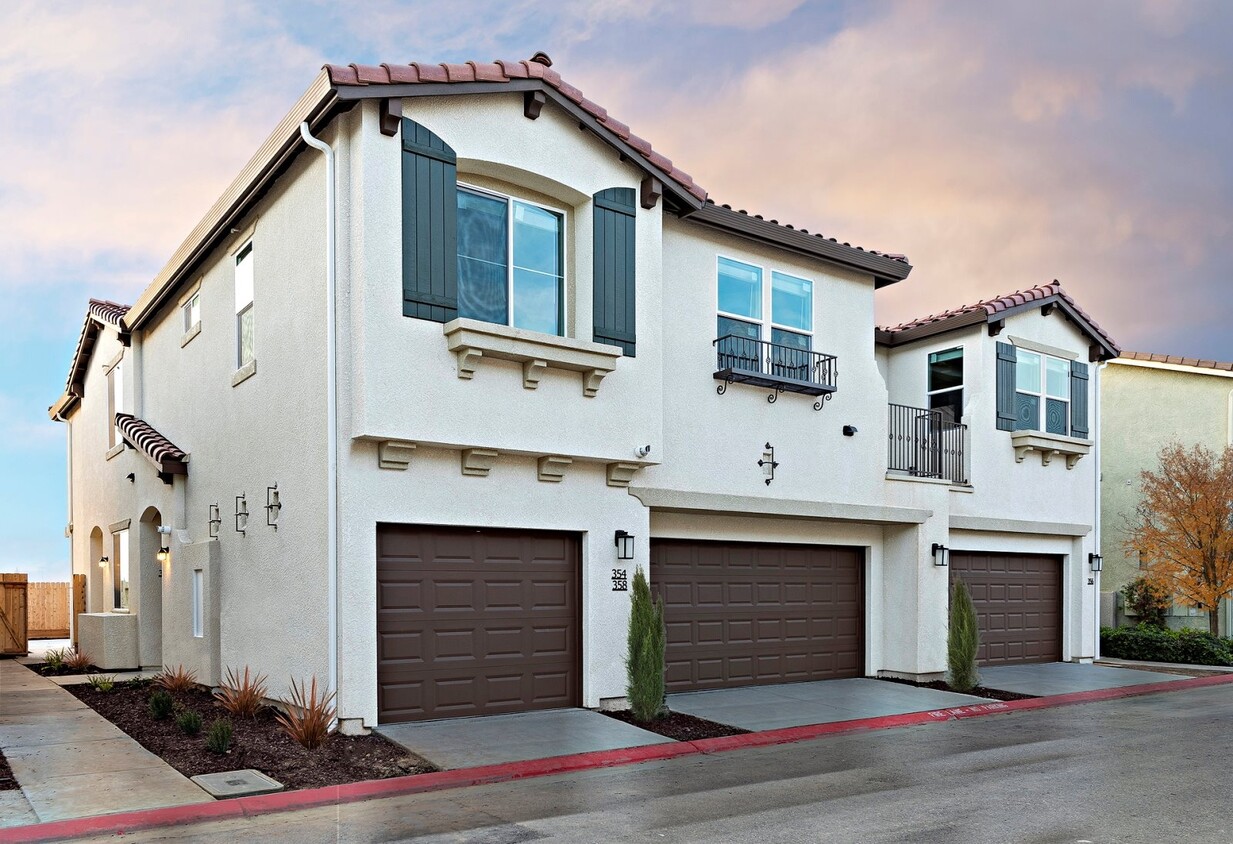 Parador Town Homes 310 N Amedeo Ln Clovis, CA Apartments for Rent