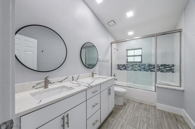 Foto del edificio - 6161 Waxmyrtle Way