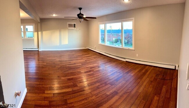 Foto del edificio - 2759 Morris Ave