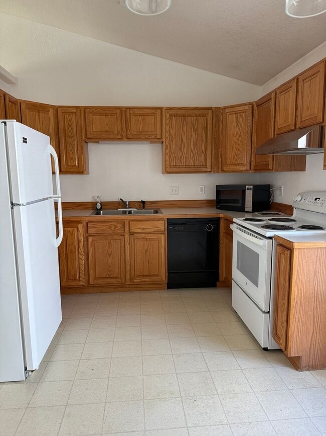 Building Photo - 1421 7th Ave W