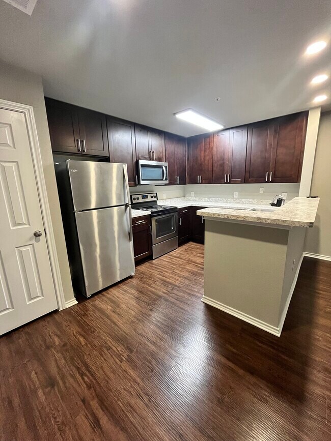 Building Photo - 6108 Abrams Rd