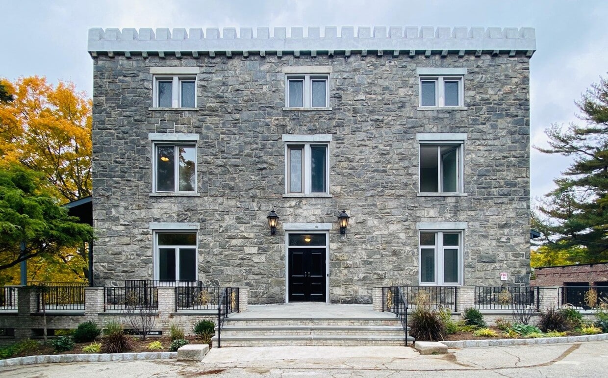 Primary Photo - 155 Beacon Hill Dr