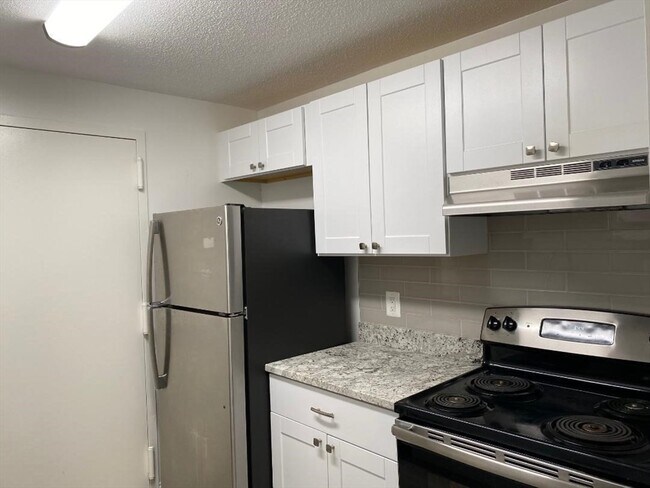 Foto del edificio - 8 Village Hill Ln