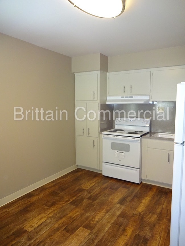 Building Photo - 828 4th St