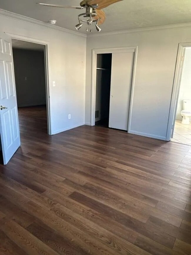 Building Photo - 910 Garver St