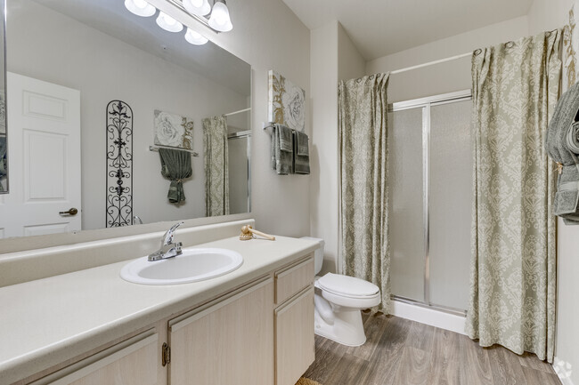 2BR, 2BA - 1,150SF - Second Bathroom - Ventana