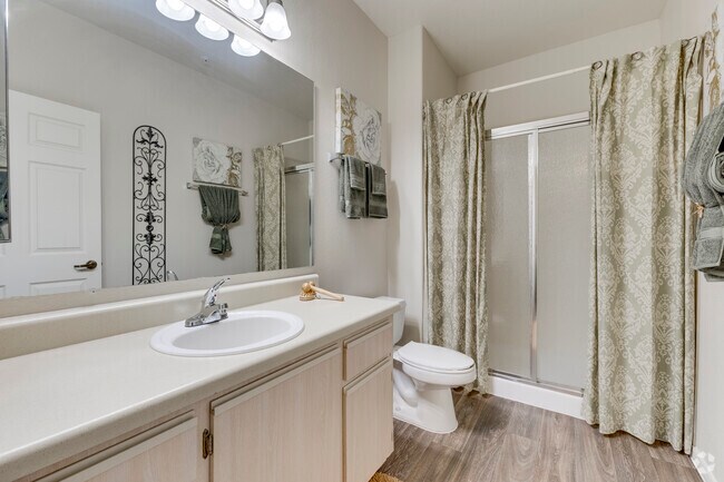 2HAB, 2BA - 1,150 ft² - Segundo baño - Ventana