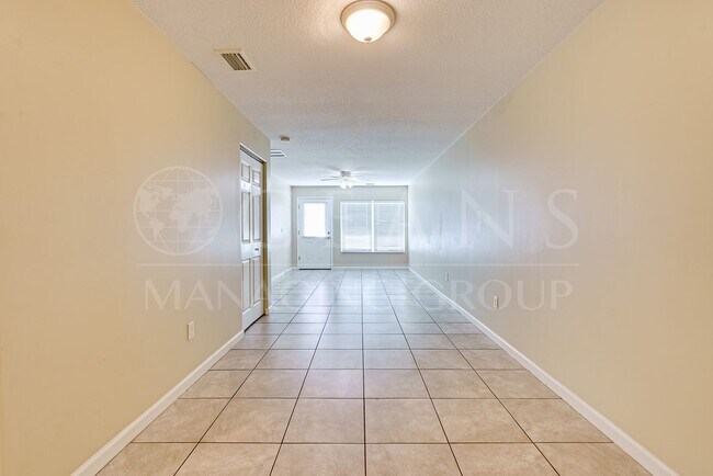 Foto del edificio - Charming 3-Bedroom Home Just 3 Blocks from the Ocean