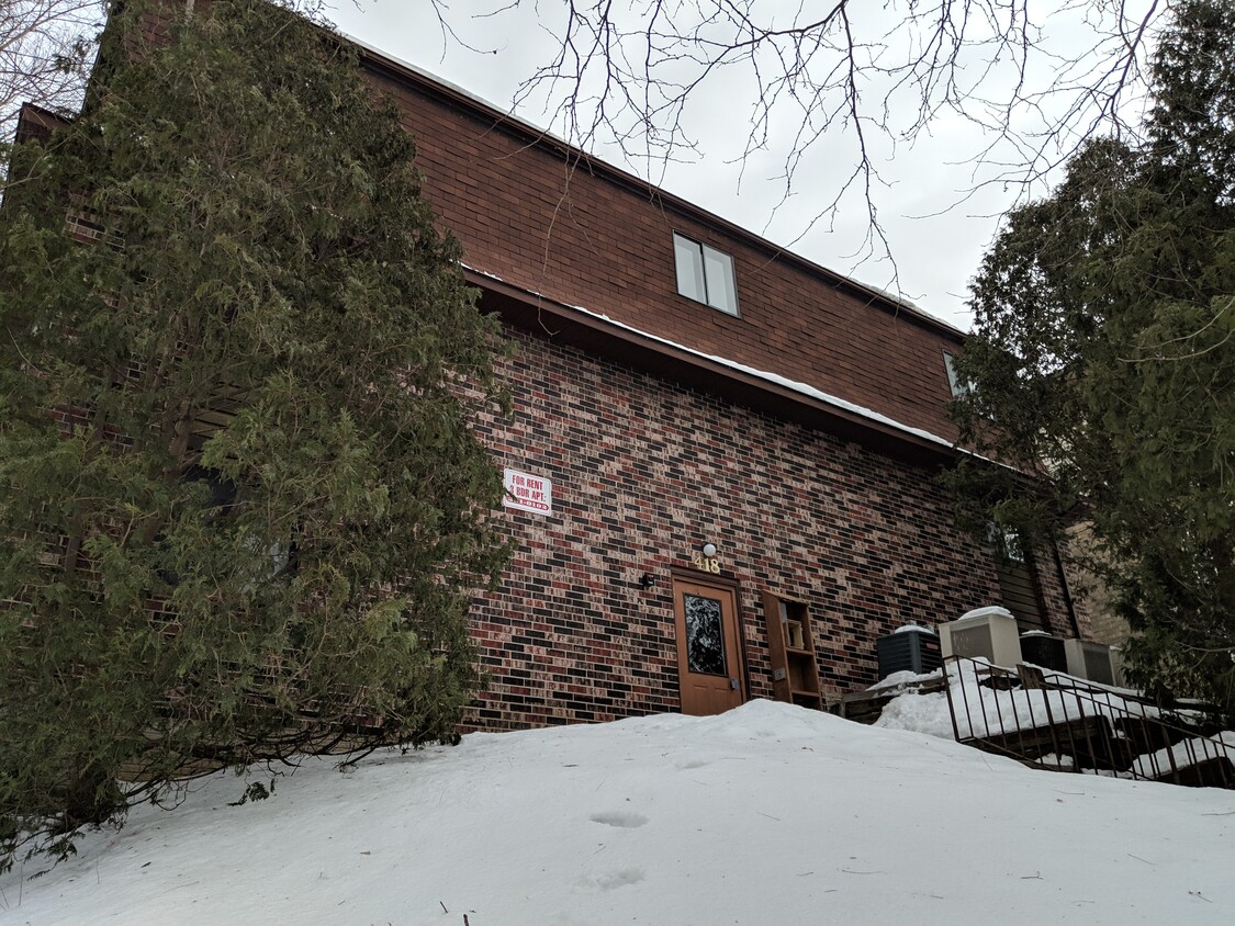 Primary Photo - 418 S Van Buren St