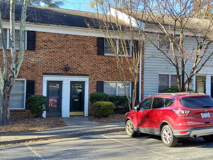 Townhome overlooking pool! Condo for Rent in WinstonSalem, NC