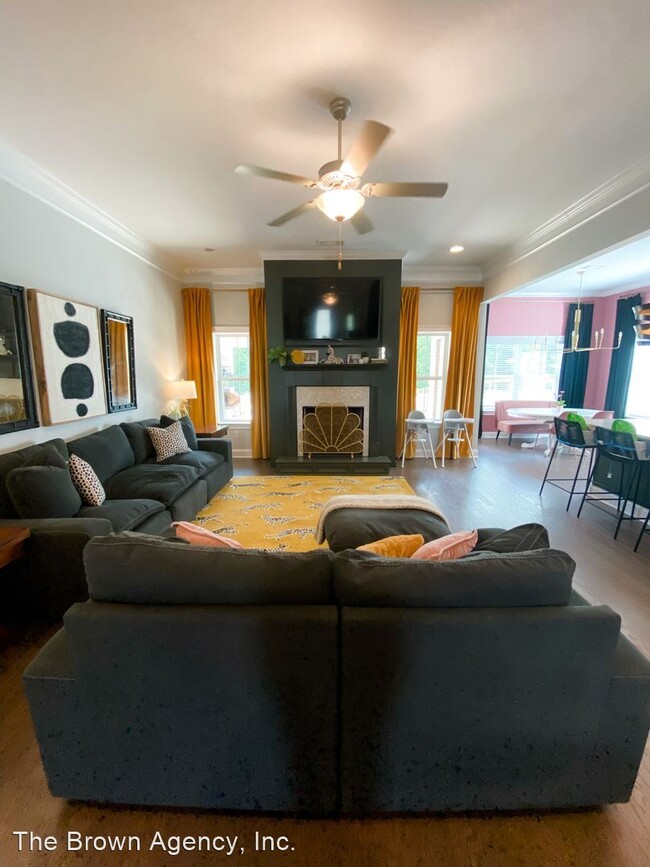 Building Photo - 4 br, 3.5 bath House - 2109 Sherwood Dr.