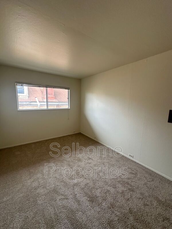 Foto del edificio - 356 Jayne Ave