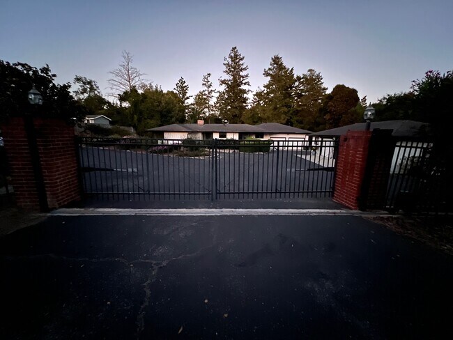 Building Photo - 680 Graham Hill Rd