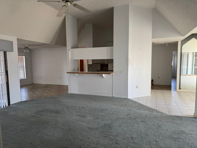 Foto del edificio - 1050 S Crystal Glen Dr