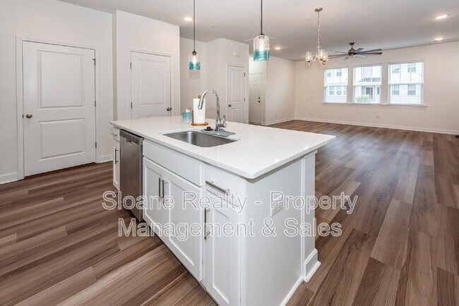 Building Photo - 211 Winding River Dr