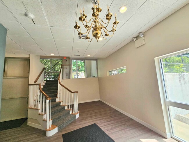Building Photo - 332 Jamaicaway