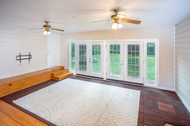 Building Photo - 349 Irvington Dr