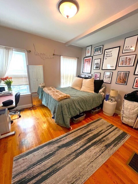 Primary Photo - 214 W 5th St