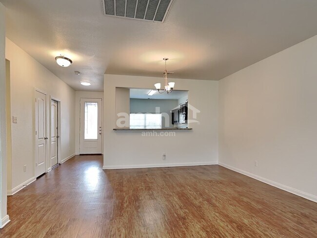 Foto del edificio - 920 Summer Stream Rd
