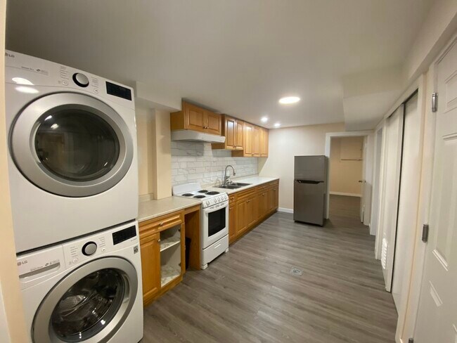 Building Photo - 1110 St Patrick Crescent