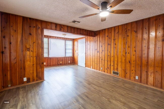 Foto del edificio - 709 E 1st St