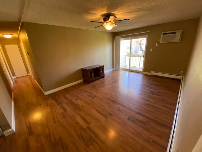 Photo - 501 Golden Cir House