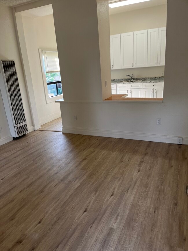 Foto del edificio - 317 N L St